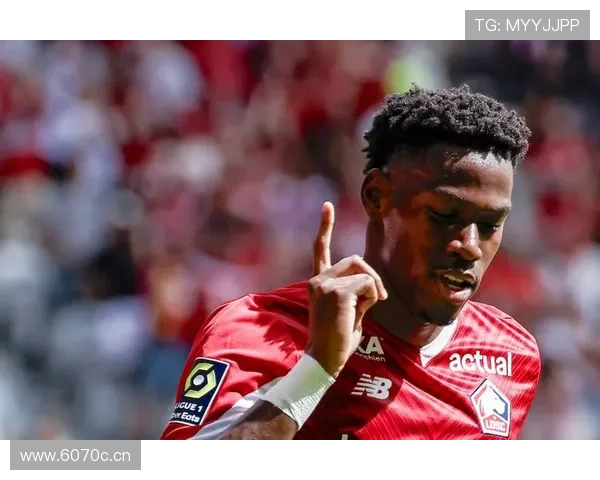 乔纳森·戴维与拉卡泽特：技术型前锋的战术角色对比分析