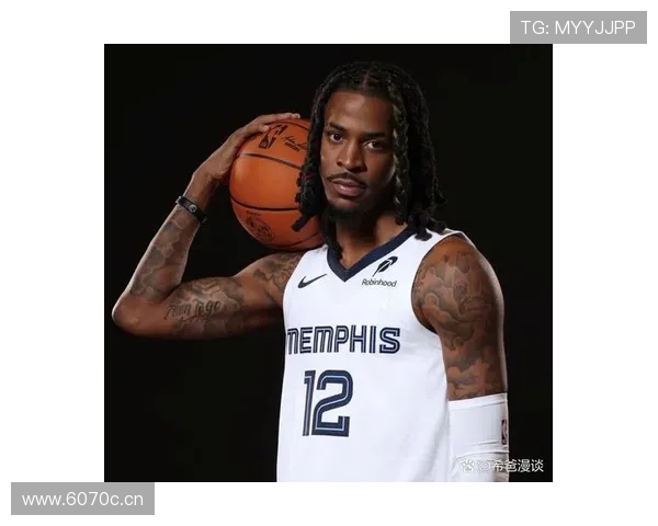 贾·莫兰特晒的一杯咖啡都像价值连城，刷到这图我连泡面都不好意思开了